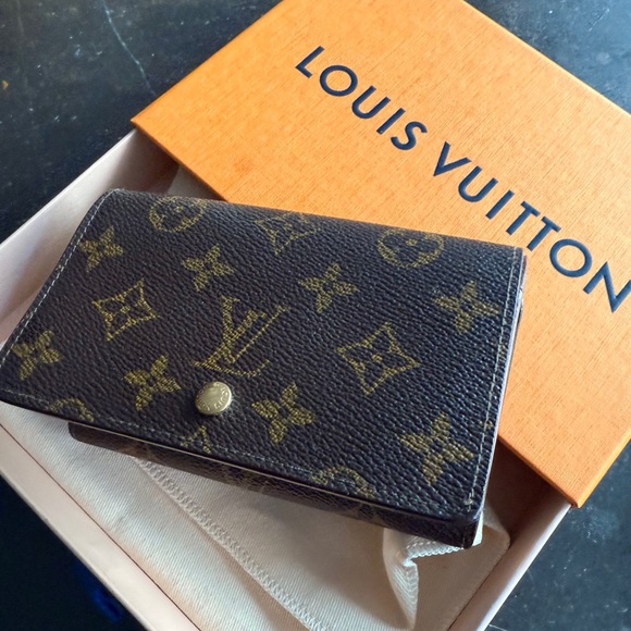 DISCOUNTED! This great condition Louis Vuitton Wallet, box and dust cover! - Picture 7 of 8